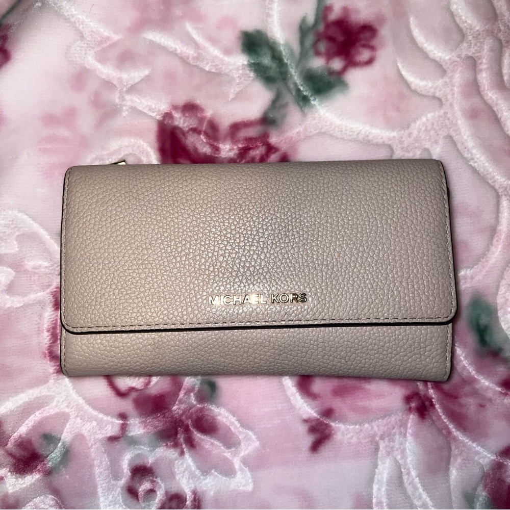 MICHAEL KORS Tri Fold  Wallet
